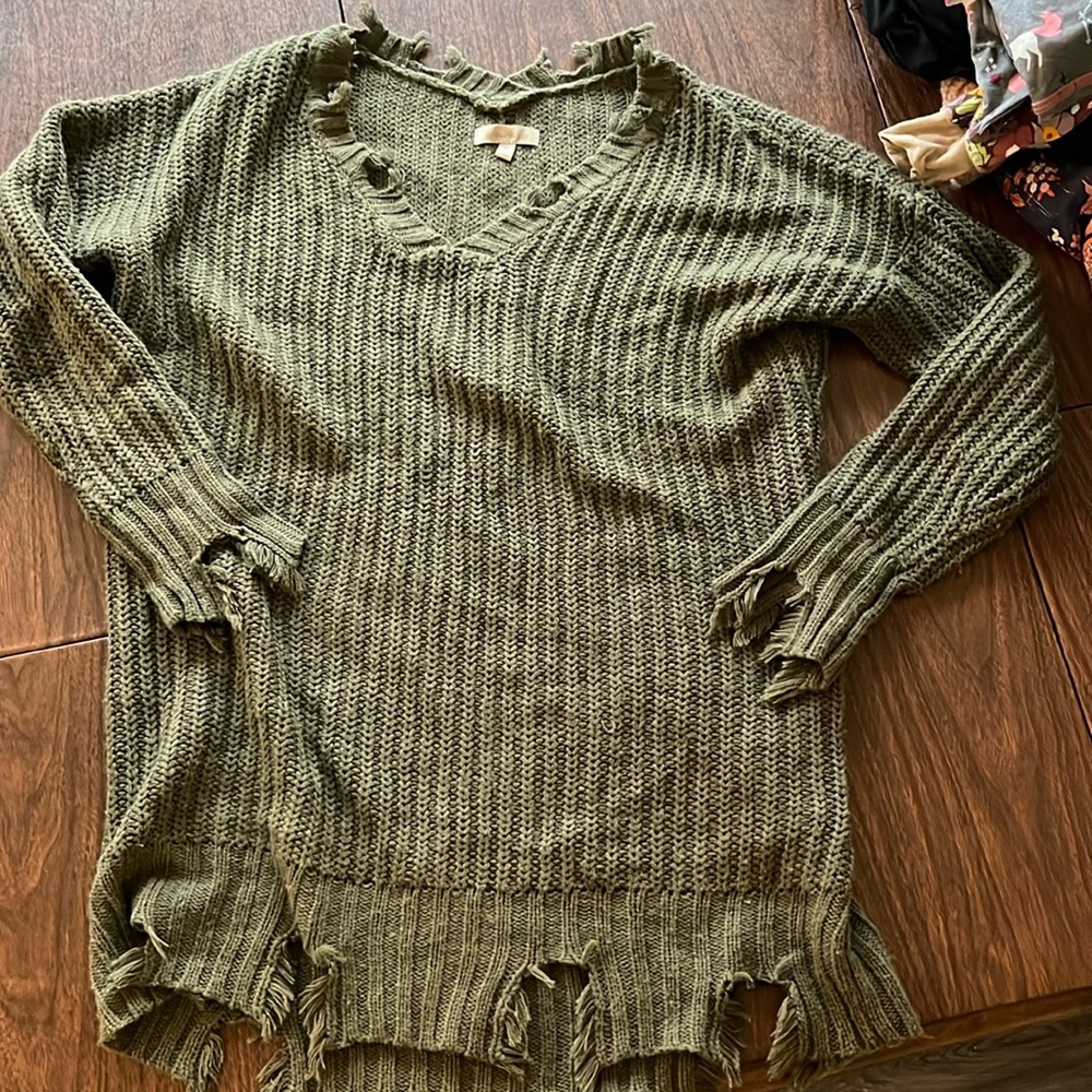 Shark bite raw edge frayed sweater Wonderly